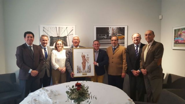 La Agrupación de Nuestro Padre Jesús Resucitado reconoce la labor de la Policía Nacional como escolta - 1, Foto 1