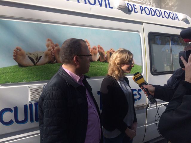 El Ayuntamiento de Molina de Segura y la Asociación para un Envejecimiento Activo y Saludable ponen en marcha una Unidad Móvil de Podología - 1, Foto 1