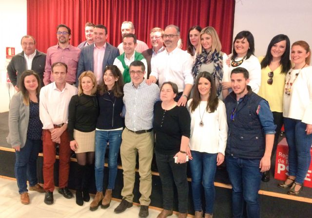 Patxi López mantuvo encuentros con afiliados y simpatizantes en la región para presentar su candidatura a la secretaría general del PSOE en las próximas primarias - 1, Foto 1