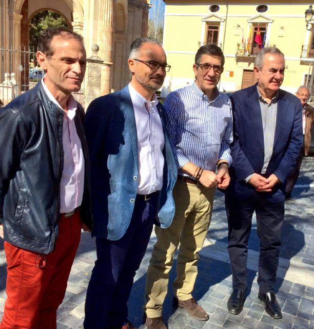 Patxi López mantuvo encuentros con afiliados y simpatizantes en la región para presentar su candidatura a la secretaría general del PSOE en las próximas primarias - 2, Foto 2