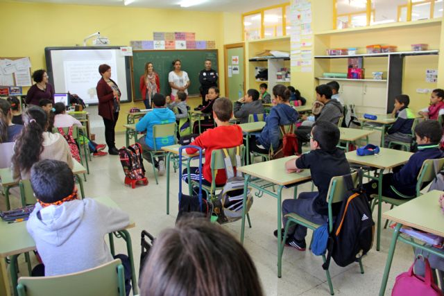 El Ayuntamiento pone en marcha una campaña para prevenir el absentismo escolar en los colegios y en el Instituto Rambla de Nogalte - 1, Foto 1