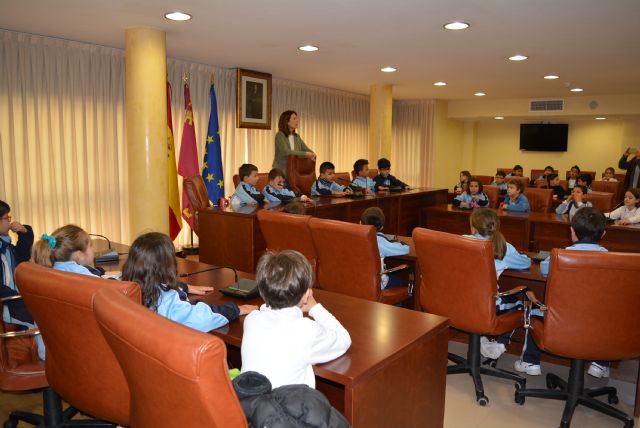 Los alumnos del colegio María Inmaculada visitan el Ayuntamiento - 1, Foto 1