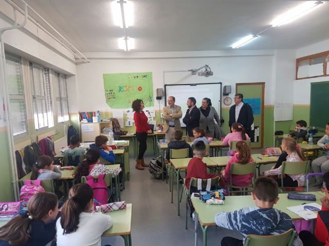 Alumnos, padres y profesores del colegio Hellín Lasheras participan en talleres contra la violencia escolar - 1, Foto 1