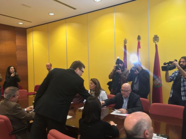 Cs anuncia que congela sus relaciones con el Gobierno tras la decisión de colocar de interventor a un ex dirigente del PSOE - 2, Foto 2