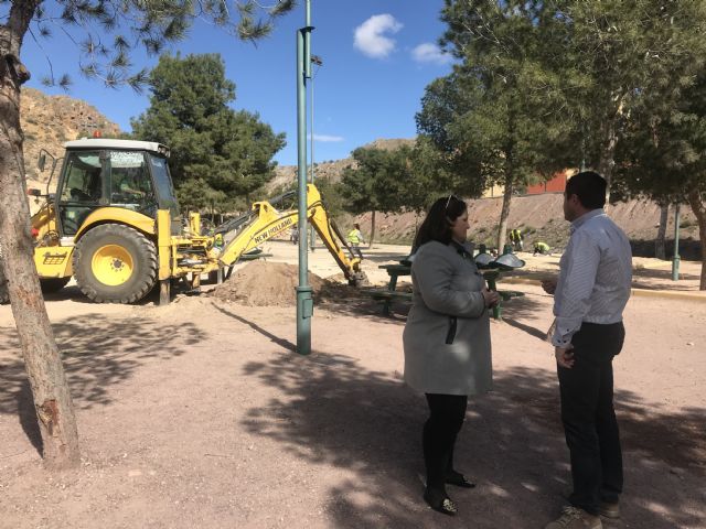 El Parque de Los Peñones, situado en el Barrio San Antonio, mejorará su vegetación, red de riego, alumbrado y mobiliario urbano gracias a una inversión municipal de 7.500 euros - 2, Foto 2