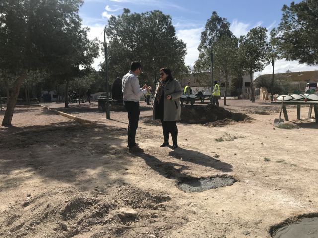 El Parque de Los Peñones, situado en el Barrio San Antonio, mejorará su vegetación, red de riego, alumbrado y mobiliario urbano gracias a una inversión municipal de 7.500 euros - 3, Foto 3