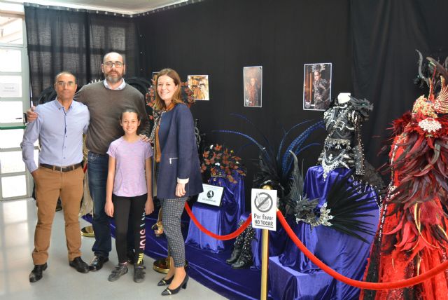 La alcaldesa visita, en el colegio Ciudad del Mar, la exposición de los trajes de Doña Cuaresma Infantil 2018 - 1, Foto 1