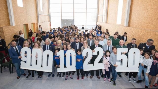 La Comunidad pone en marcha desde hoy el teléfono gratuito contra el acoso escolar, atendido por profesionales las 24 horas del día - 1, Foto 1