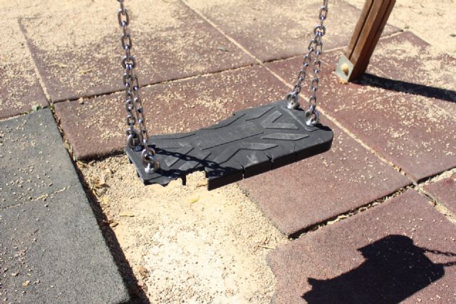 Ciudadanos recoge las quejas vecinales y denuncia una nueva “negligencia municipal” en la Plaza del Cerezo de La Palma - 3, Foto 3