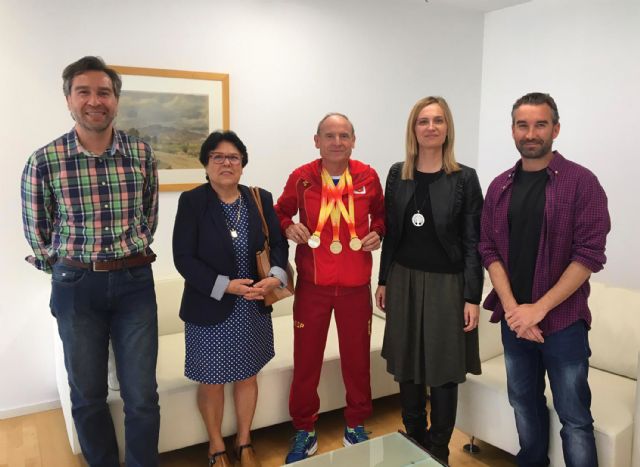 El velocista torreño Ángel Salinas, reconocido en su pueblo por su triple corona nacional - 1, Foto 1