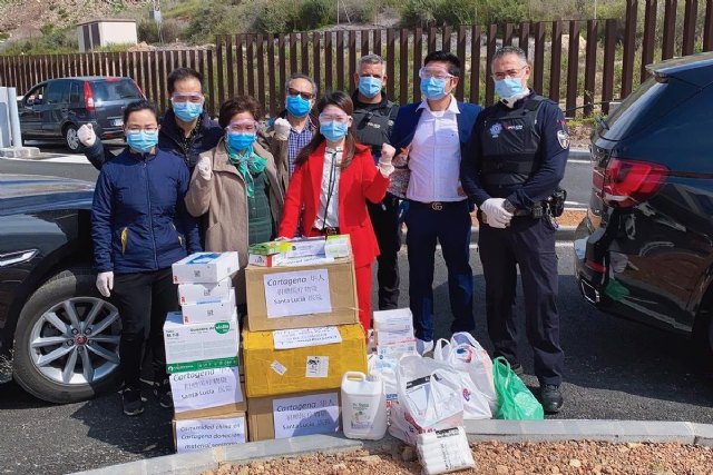 La comunidad china regala miles de mascarillas a sanitarios y Policía Local - 1, Foto 1