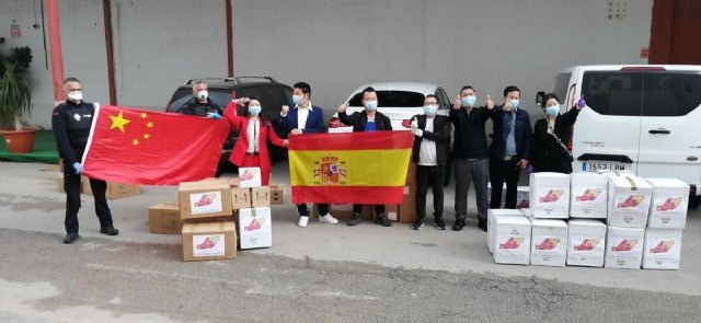 La comunidad china regala miles de mascarillas a sanitarios y Policía Local - 2, Foto 2