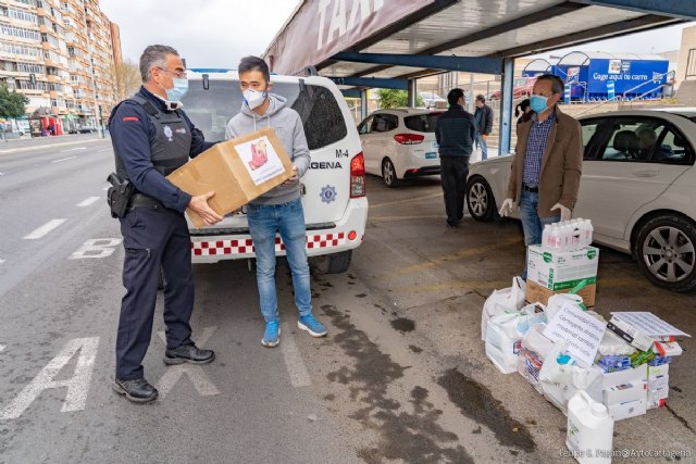 La comunidad china regala miles de mascarillas a sanitarios y Policía Local - 3, Foto 3