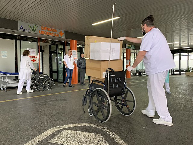 Se reparten más de 21.000 mascarillas  y guantes de protección entre hospitales de Murcia, Policía Local y Policía Nacional - 5, Foto 5