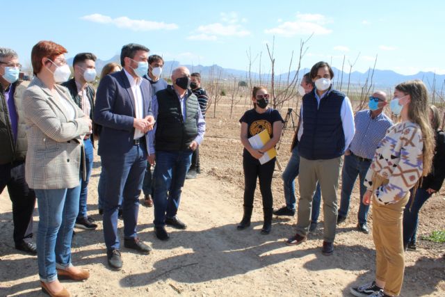 La alcaldesa y el consejero de Agricultura visitan la finca La Maestra, centro de prácticas del CIFEA de Jumilla - 2, Foto 2