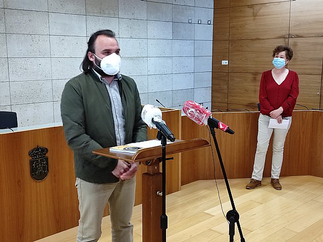 Cultura edita la Antología Poética Poemas sin primavera, que reúne trabajos de 25 autores que colaboraron a distancia con sus obras durante el confinamiento, Foto 2