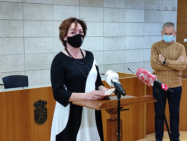 Cultura edita la Antología Poética Poemas sin primavera, que reúne trabajos de 25 autores que colaboraron a distancia con sus obras durante el confinamiento, Foto 4