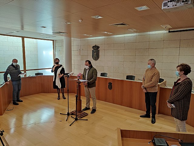 Cultura edita la Antología Poética Poemas sin primavera, que reúne trabajos de 25 autores que colaboraron a distancia con sus obras durante el confinamiento, Foto 7