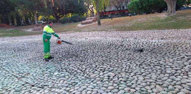 Realizan la revisión y limpieza del lago del Jardín de la Seda para optimizar su estado - 1, Foto 1