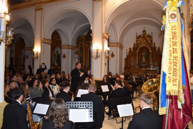 La banda y el coro de la asociación Amigos de la Música anuncian la Semana Santa con su tradicional concierto - 2, Foto 2