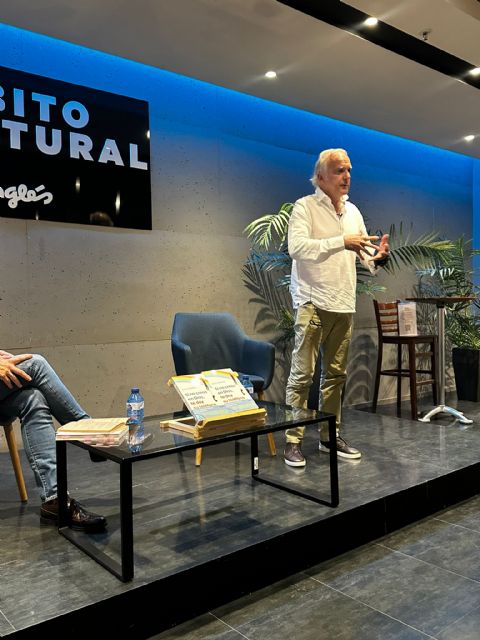 Paco Arango presenta en Murcia su libro Si no crees en Dios, te doy su teléfono - 4, Foto 4