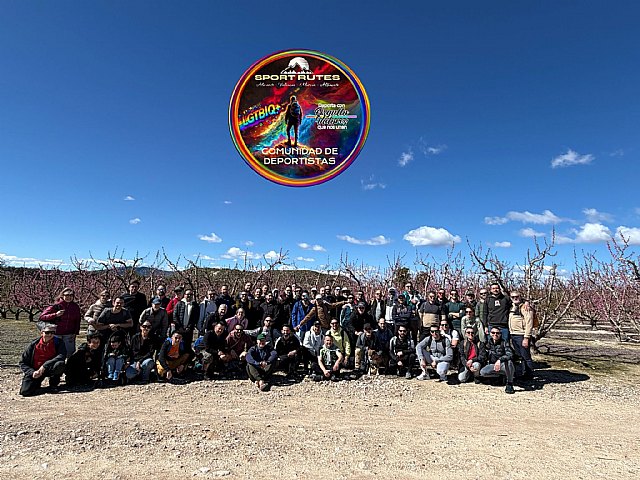 Sport Rutes LGTBIQ+ reúne a cerca de 80 personas para disfrutar de la floración en Cieza - 3, Foto 3