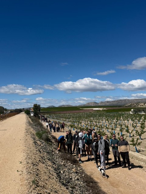 Sport Rutes LGTBIQ+ reúne a cerca de 80 personas para disfrutar de la floración en Cieza - 4, Foto 4