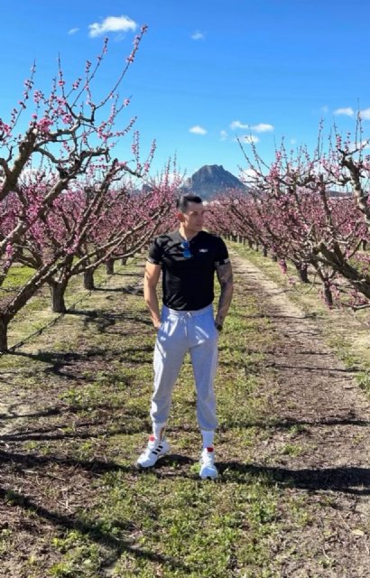 Sport Rutes LGTBIQ+ reúne a cerca de 80 personas para disfrutar de la floración en Cieza - 5, Foto 5