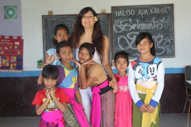 La estilista Carmen Martínez lleva su proyecto tijeras solidarias a Bali - 1, Foto 1