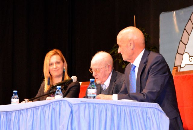 Sentido homenaje al ex alcalde Domingo Coronado del grupo Tejuba y la asociación literaria Las Torres - 1, Foto 1