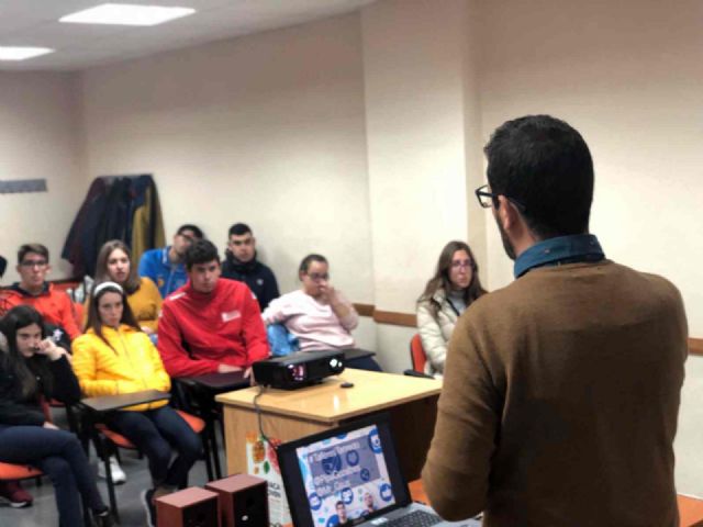 El Ayuntamiento de Caravaca realiza una campaña de sensibilización para prevenir el consumo de alcohol en menores - 2, Foto 2