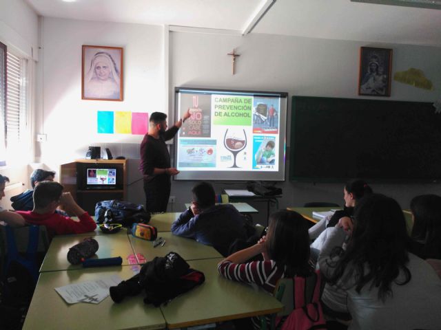 El Ayuntamiento de Caravaca realiza una campaña de sensibilización para prevenir el consumo de alcohol en menores - 4, Foto 4