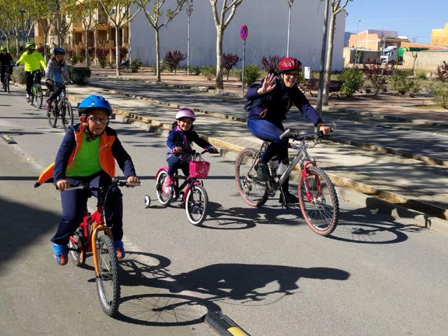 Cien ciclistas de todas las edades participan en la II Ruta en bici y en familia - 2, Foto 2