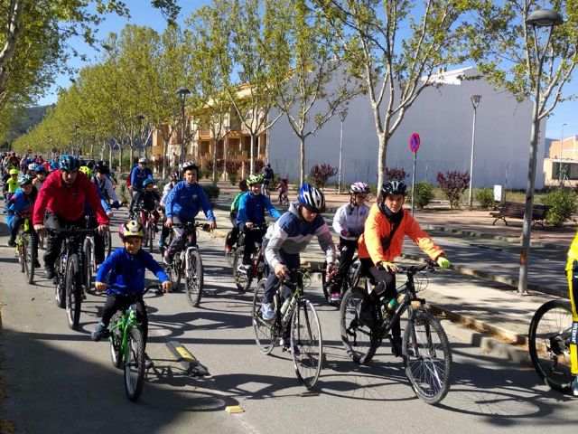 Cien ciclistas de todas las edades participan en la II Ruta en bici y en familia - 3, Foto 3