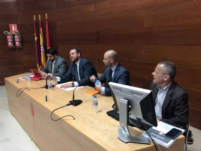 Expertos en tecnología se reúnen en el Ayuntamiento para conocer la guía de soluciones y tecnologías para municipios inteligentes del Cluster Citizem - 1, Foto 1