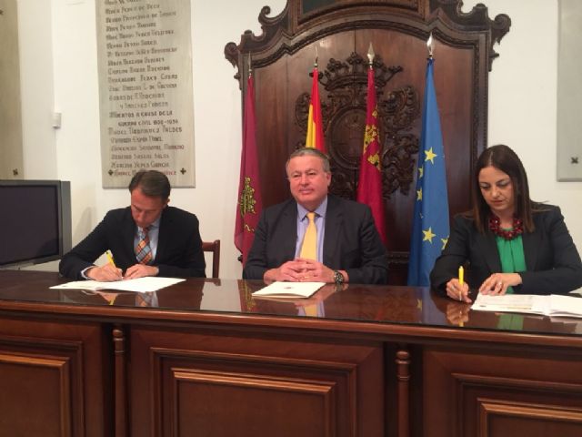 La Jefatura Provincial de Tráfico y el Ayuntamiento de Lorca firman un protocolo para delimitar competencias en materia de seguridad vial en carreteras del municipio - 1, Foto 1