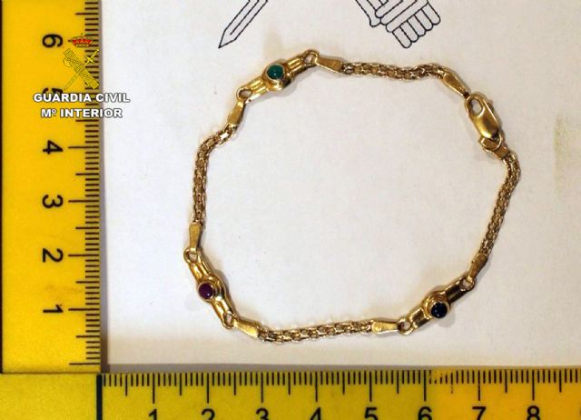 La Guardia Civil desmantela un grupo juvenil relacionado con, al menos, una quincena de robos en viviendas - 2, Foto 2