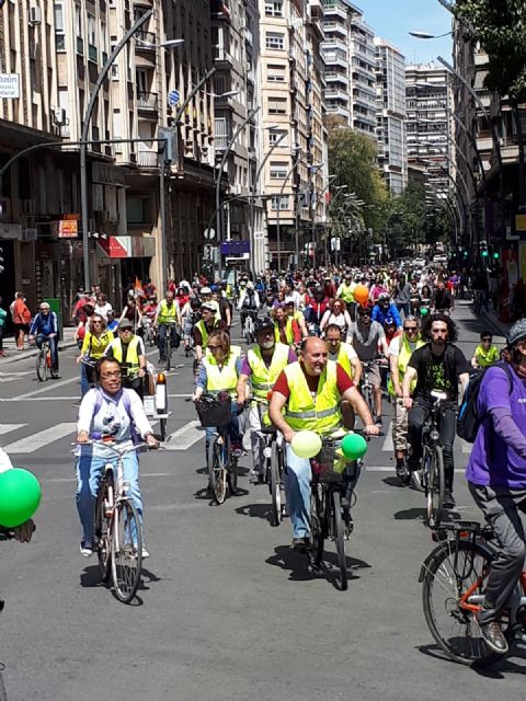 Las asociaciones Murcia en Bici, Greenpeace y UMU en Bici han presentado a las autoridades el manifiesto con las reivindicaciones y propuestas para convertir Murcia en una ciudad Bike-Friendly - 1, Foto 1