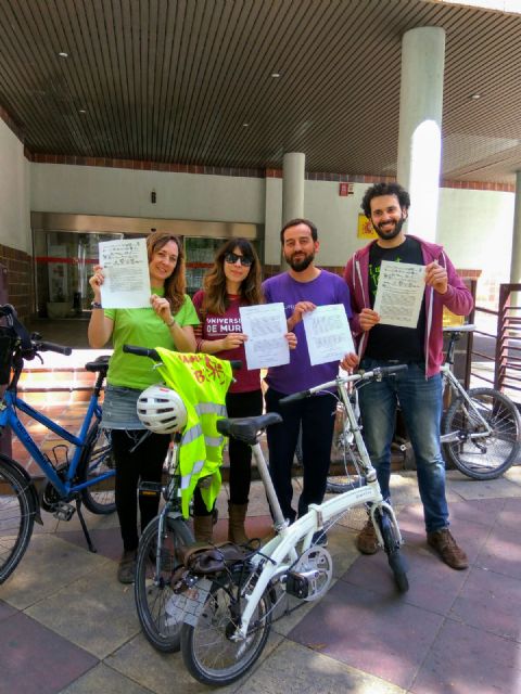 Las asociaciones Murcia en Bici, Greenpeace y UMU en Bici han presentado a las autoridades el manifiesto con las reivindicaciones y propuestas para convertir Murcia en una ciudad Bike-Friendly - 2, Foto 2