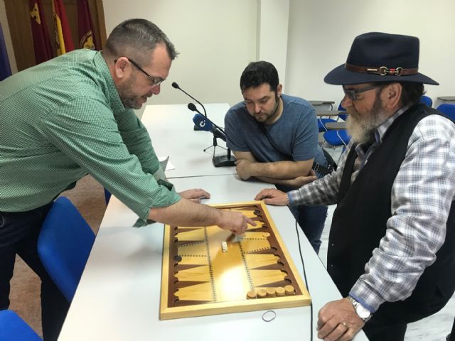 32 jugadores están participando en el I Torneo de Senas Alfonso X que pretende recuperar la práctica de este juego típico lorquino - 1, Foto 1