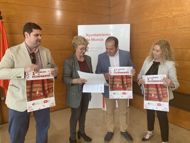 Los escaparates murcianos se visten con motivos huertanos durante las Fiestas de Primavera - 1, Foto 1