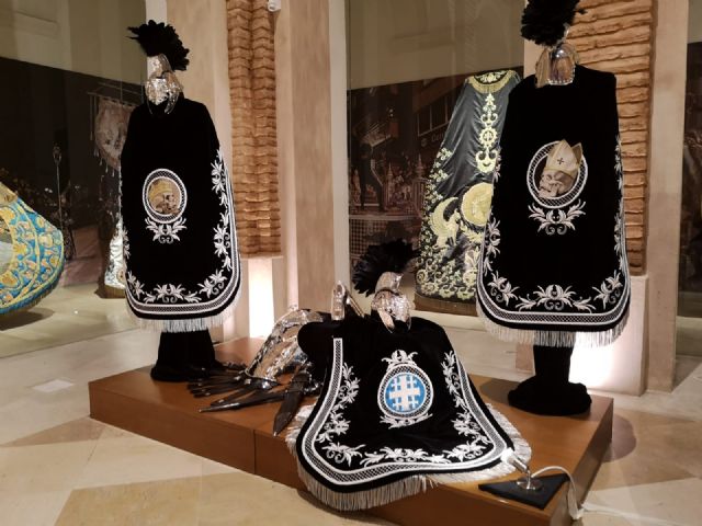 El grupo de Marco Antonio con nuevo manto, carro y esclavos, y los paños de Julio César, principales estrenos del Paso Azul para la Semana Santa de 2019 - 1, Foto 1