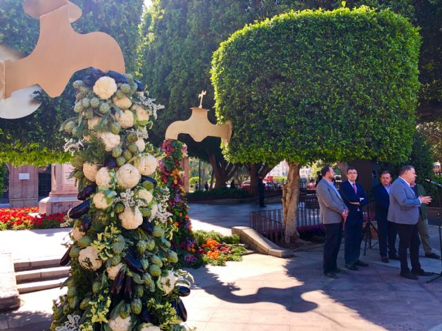 Las Fiestas de Primavera celebran los 40 años del trasvase con 750 kilos de hortalizas murcianas en la plaza de La Merced - 5, Foto 5