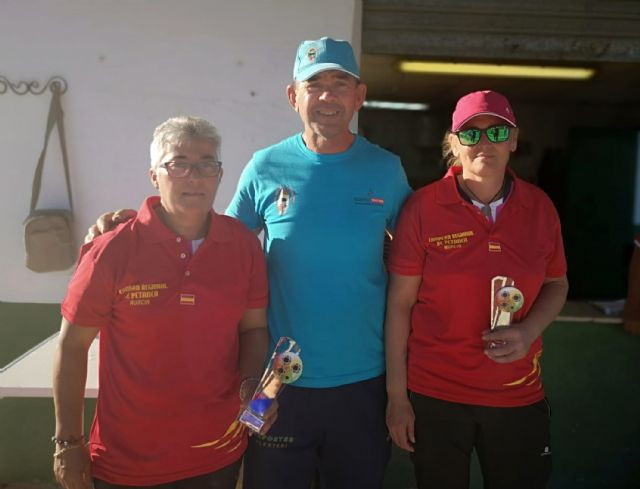 Las chicas del club de petanca La Salceda se proclaman campeonas regionales - 1, Foto 1
