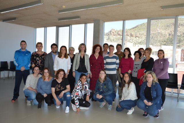 Arranca el programa que forma y emplea en jardinería a 15 parados de Blanca - 1, Foto 1