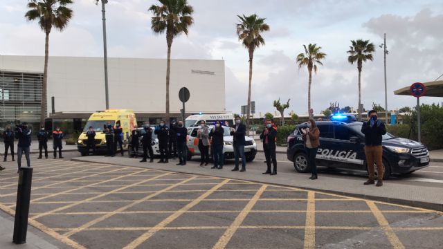 Los Alcaldes del Área Sanitaria VIII Mar Menor se suman al aplauso a los sanitarios del Hospital Los Arcos - 3, Foto 3