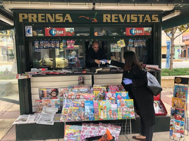 El Ayuntamiento de Puerto Lumbreras comienza a repartir 5.000 mascarillas entre trabajadores de comercios y del sector agrícola y ganadero - 3, Foto 3
