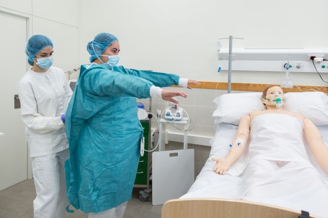 UCAM Cartagena impartirá el próximo curso los estudios simultáneos en Enfermería y Fisioterapia - 1, Foto 1