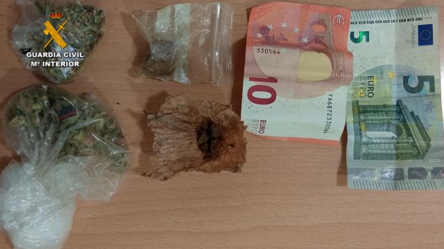 La Guardia Civil desmantela en Murcia un activo punto de venta de drogas dirigido por un clan familiar - 2, Foto 2