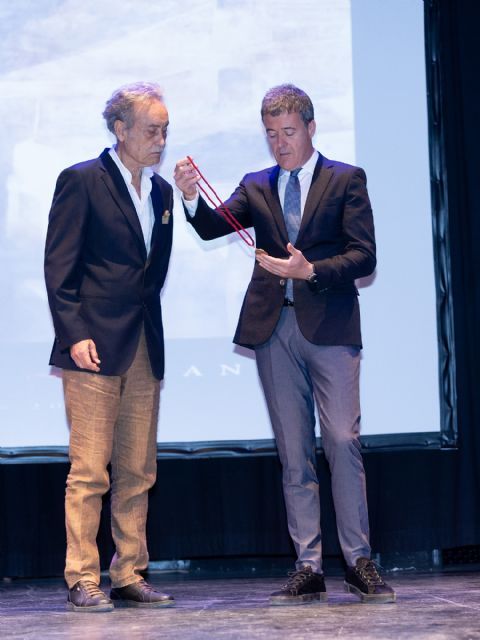 El Ayuntamiento de Blanca entrega a Pedro Cano la Medalla de Oro en reconocimiento a su trayectoria profesional - 1, Foto 1